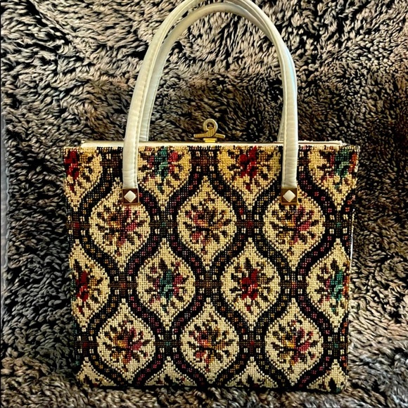 Vintage Handbags - 1950s Vintage Carpet purse with clasp